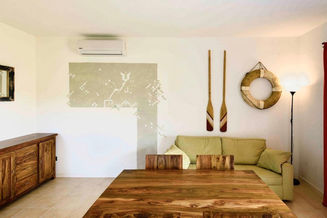 Residence Con Piscina A 4 Km Da Baja Sardinia Cala Bitta Eksteriør bilde