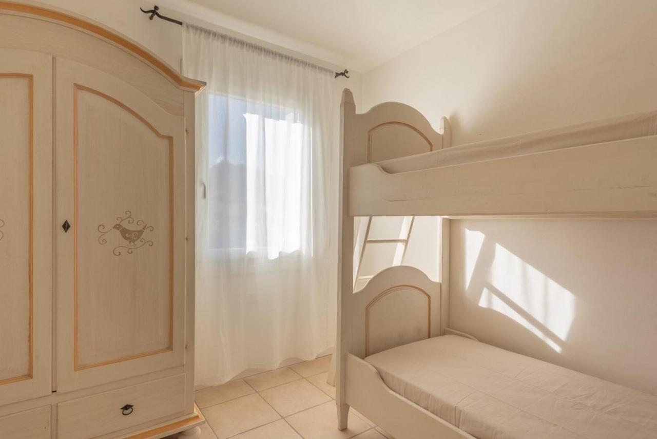 Residence Con Piscina A 4 Km Da Baja Sardinia Cala Bitta Eksteriør bilde