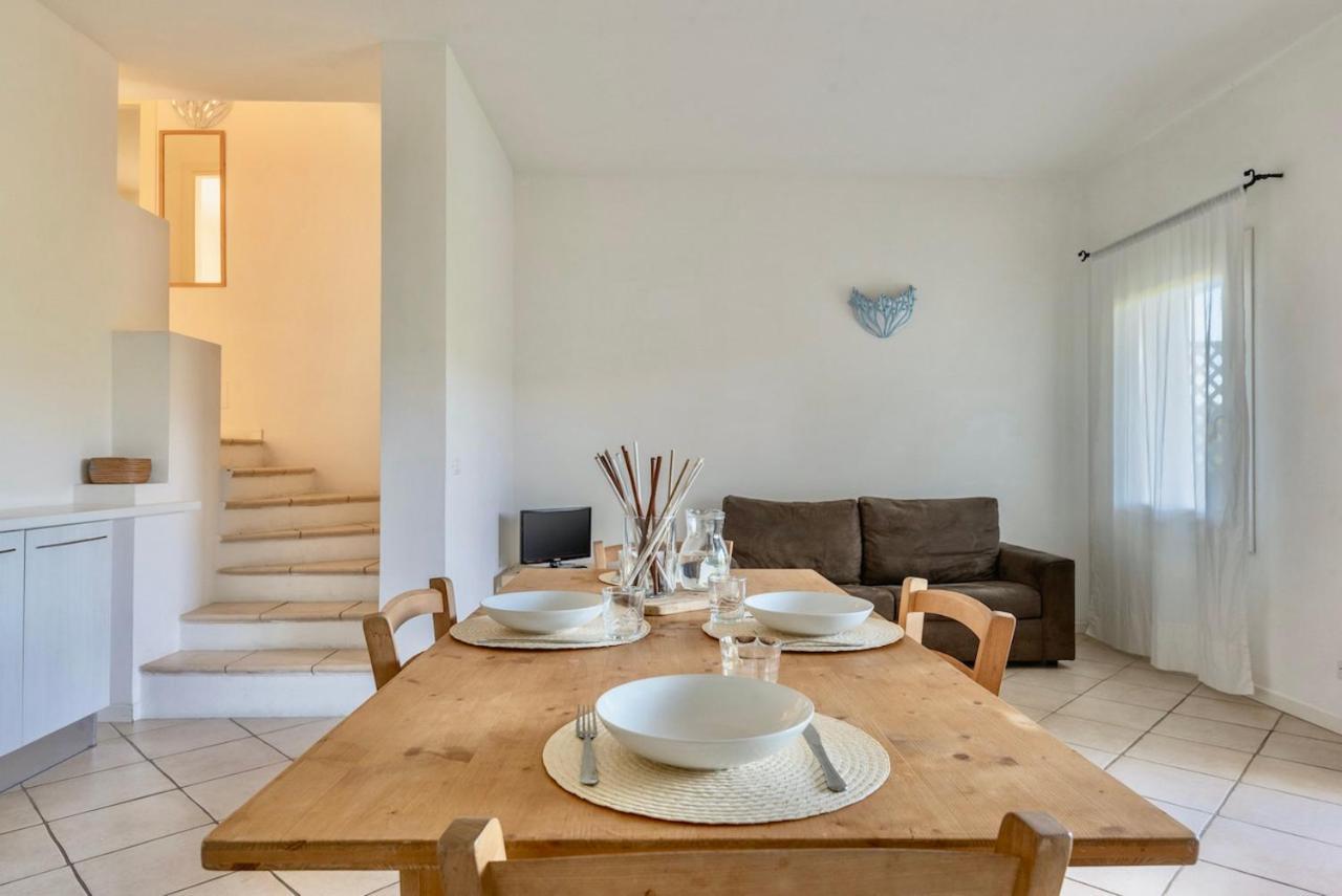 Residence Con Piscina A 4 Km Da Baja Sardinia Cala Bitta Eksteriør bilde